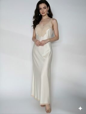 Silky Cream Lace-Trim Slip Dress Nightgown Dress Vintage Slip Holt Renfrew Small